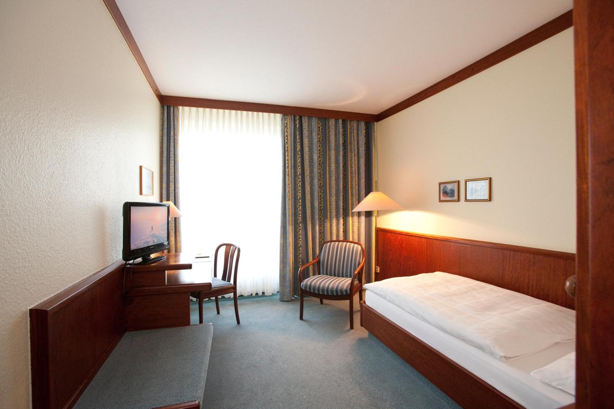 Leine Hotel Паттензен Экстерьер фото