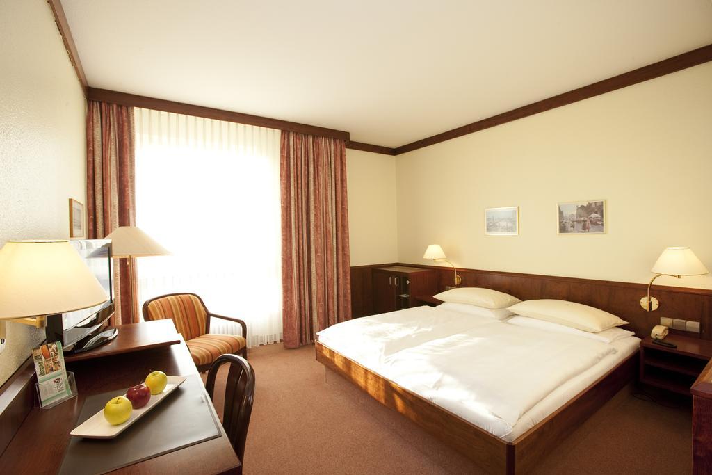 Leine Hotel Паттензен Экстерьер фото